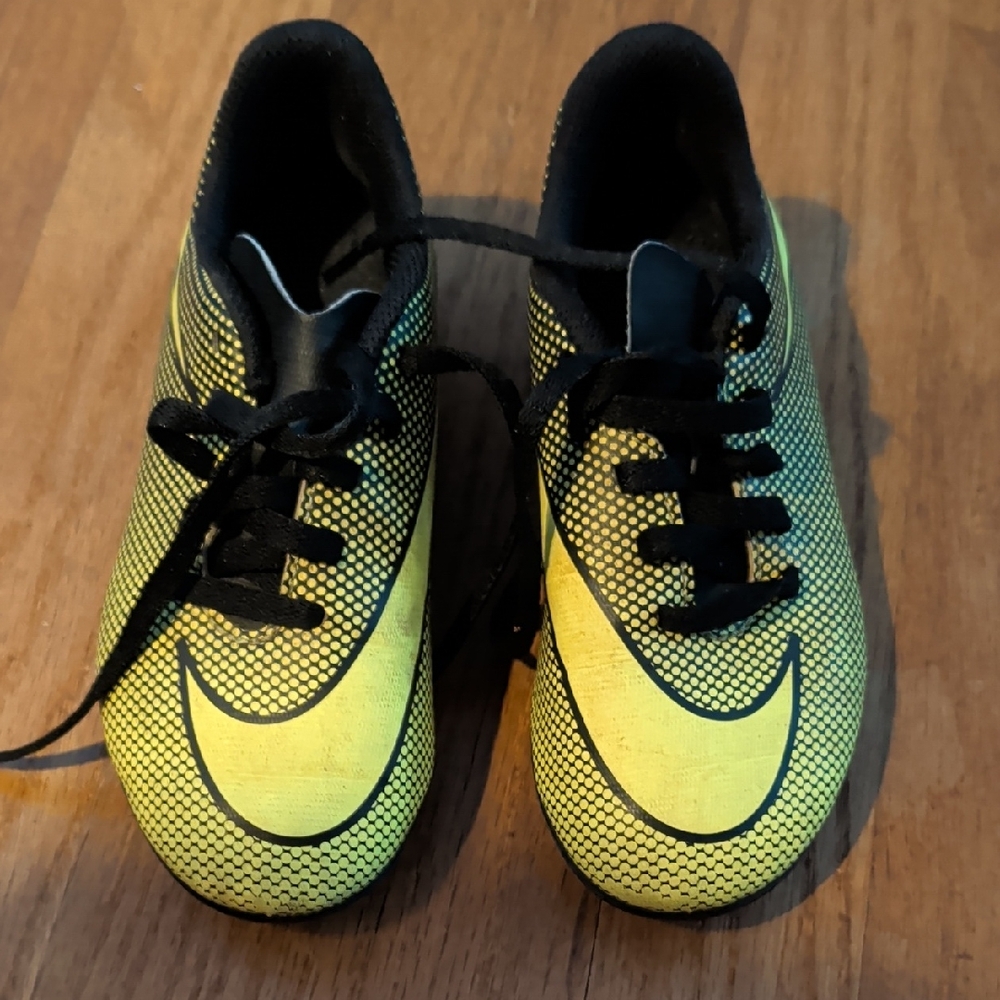 Nike Kids Black and Yellow Sneakers